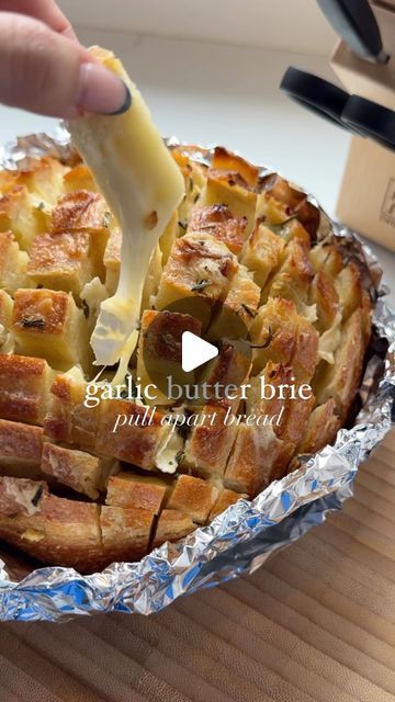 Garlic Bread Brie, Brie Cheese Recipes Appetizers, Cheese Bread Loaf, Brie Cheese Appetizer, Brie Wheel, Brie Cheese Recipes, Cheese Recipes Appetizers, Cheese And Wine Party, Sourdough Loaf