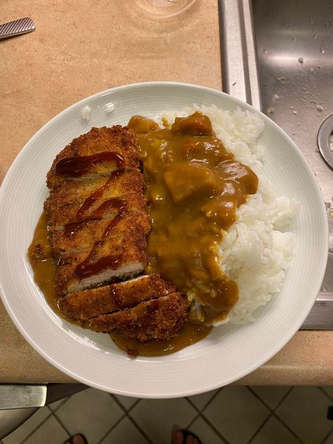 Tonkatsu Curry, Katsu Don, Japanese Curry, Japanese Interior Design, Japanese Interior, Food Cravings, Ac Dc, Yum Yum, Japanese Food