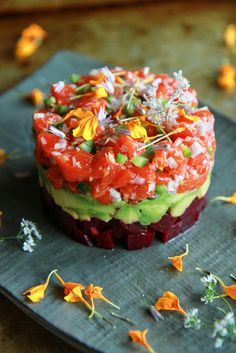 Salmon Tartare, French Dressing, Lemon Vinaigrette, Sushi Recipes, Fish Dishes, Food Presentation, Food Plating, Salmon Recipes, Finger Food