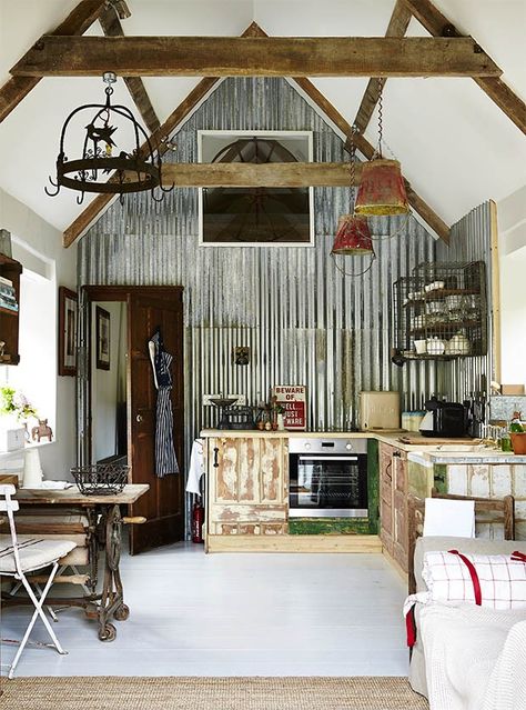 226 pages of inspiring homes, artisan profiles and merchandise fill Country Living Modern Rustic issue four. Learn how to recreate the look in your home. Barn Living, Casa Country, Decor Ikea, Farmhouse Kitchen Cabinets, Casa Vintage, Rv Interior, Exposed Beams, Metal Building Homes, Pole Barn Homes