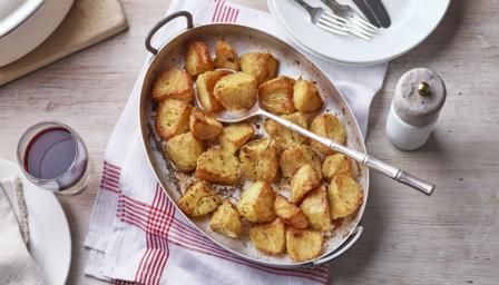 Mary Berry Roast Potatoes, Perfect Roast Potatoes, Christmas Roast, Mary Berry Recipe, Fluffy Light, Roasted Potato Recipes, Morning Cat, Bbc Food, Happy Food