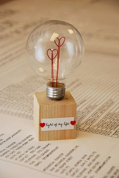 Best DIY Valentines Day Gifts - Light Of My Life Lamp - Cute Mason Jar Valentines Day Gifts and Crafts for Him and Her | Boyfriend, Girlfriend, Mom and Dad, Husband or Wife, Friends - Easy DIY Ideas for Valentines Day for Homemade Gift Giving and Room Decor | Creative Home Decor and Craft Projects for Teens, Teenagers, Kids and Adults http://diyjoy.com/diy-valentines-day-gift-ideas Homemade Gifts For Girlfriend, Valentijnsdag Diy, Selamat Hari Valentine, Saint Valentin Diy, Valentines Bricolage, Hadiah Valentine, Hari Valentine, Diy Event, Creative Valentines