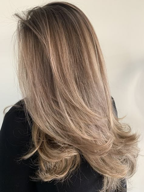 Subtle Brown To Blonde Balayage, Blond Highlights On Brown Hair Aesthetic, Balayage Brown With Blonde, Balayage Hair Beige Blonde, Light Brown Hair With Highlights And Layers, Faint Blonde Highlights On Brown Hair, Natural Balayage Dark Blonde, Balayage On Mousy Brown Hair, Blonde Beach Highlights