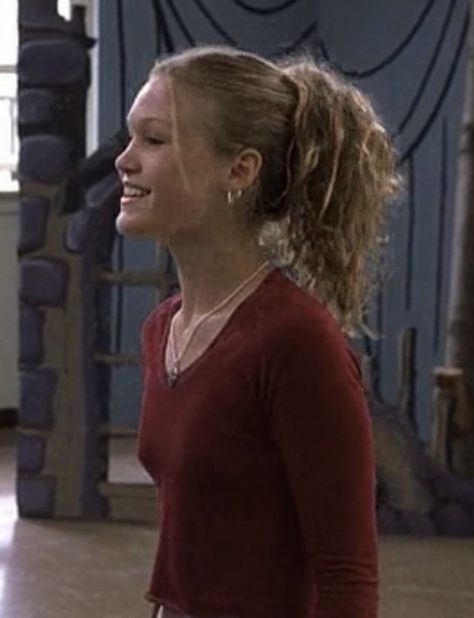 Julia Stiles Hairstyles, Hairstyles For Cinema, Kat Stratford Hair, Julia Stiles Hair, Kat Stratford, Julia Stiles, 10 Things I Hate About You, Lizzie Mcguire, Leighton Meester