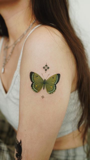 Saegeem Tattoo, Green Tattoo Sleeve, Butterfly Ornamental Tattoo, Green Tattoos For Women, Dark Green Tattoo, Ornamental Butterfly Tattoo, Green Butterfly Tattoo, Green Ink Tattoo, Color Butterfly Tattoo