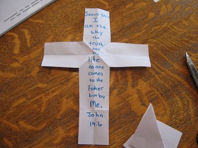 Fold and cut cross illustrating Jesus is the only way to eternal life Bible Class Bulletin Board Ideas, Cross Crafts Diy, Christian Craft Ideas, Cross Activity, Ccd Crafts, Sunday School Object Lessons, Children Ministry, Bible Object Lessons, Wooden Objects