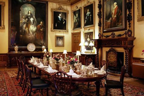 Downtown Abbey Castle Dining Room, Downton Abbey House, Abbey Aesthetic, Downton Abbey Castle, Downton Abbey Decor, The Real Downton Abbey, Highclere Castle, English Interior, Downton Abby