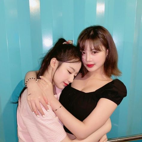 JUSTICE FOR SEO SOOJIN on Twitter: "Still thinking about When nobody asked and Soojin was like “WE SLEEP TOGETHER RECENTLY” #SooShu #슈숮… " Always Thinking Of You, Soo Jin, Me As A Girlfriend, Good Luck To You, You're Beautiful, Kpop Funny, Extended Play, G I Dle, Kpop Girl Groups