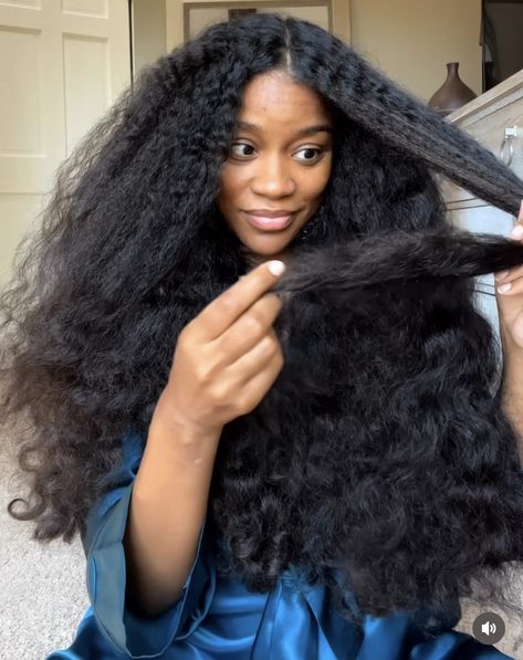 @ebscurlytv on IG Cabello Afro Natural, Beautiful Black Hair, Online Consultation, Just For Me, Luscious Hair, Pelo Afro, Feeling Pretty, Hair Product, Long Natural Hair