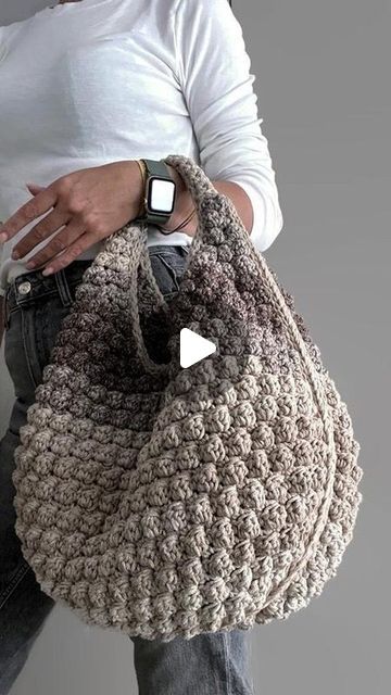 London Bag, Crochet Sweater Design, Clothes Tutorial, Wool Bags, Crochet Bag Pattern Free, Crochet Vest Pattern, Crochet Braid Styles, Kids Crochet, Crochet Clothes For Women