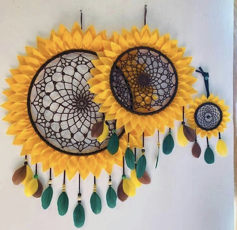 Sunflower Dream Catcher, Sunflower Wreath Diy, Crochet Dreamcatcher Pattern, Sunflower Home Decor, Diy Girls Bedroom, Sunflower Mandala, Sunflower Crafts, Dream Catcher Decor, Dream Catcher Art