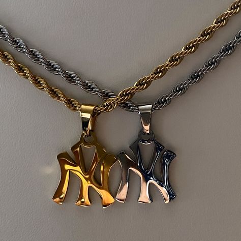 Rep your fave team or city, yankees pendant rope chain necklace is made of premium stainless steel + is available in 18k gold plated. #trendystreetstyle #sports #yankees #newyorkyankees #nycjeweler #foryoupage #fashion #trending #style #trends #pendant #womensstyle #menswear Baddie Jewelry, Streetwear Jewelry, Gold Rope Chains, Rope Chain Necklace, Dope Jewelry, Ny Yankees, Jewelry Fashion Trends, Jewelry Lookbook, Shell Necklace