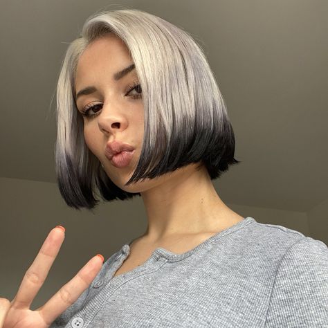 Beautiful Hair Dye, Toned Hair, Bob Hair Color, Hair Color Streaks, Funky Hairstyles, Color Techniques, Hair Inspiration Color, Hair Inspo Color, Grunge Hair