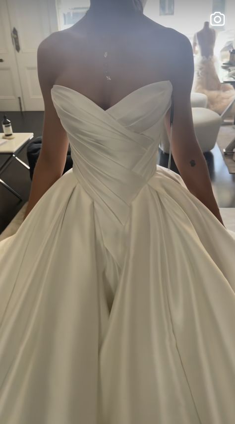 Chanel Wedding Dress, Mamma Mia Wedding, Deb Dress, Custom Bridal Dress, Silk Bridal Gown, Ball Gowns Wedding Dress, Wedding Dress Bustle, Classy Wedding Dress, Fancy Wedding Dresses