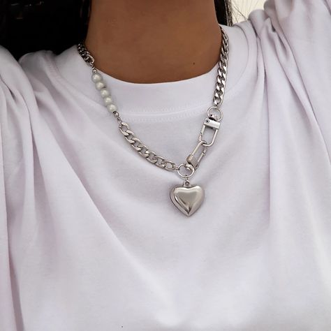 Women Kpop, 90's Aesthetic, Aesthetic Necklace, Aesthetic 90s, Necklace Gothic, Silver Heart Pendant, Heart Chain, Style Aesthetic, Trendy Necklaces