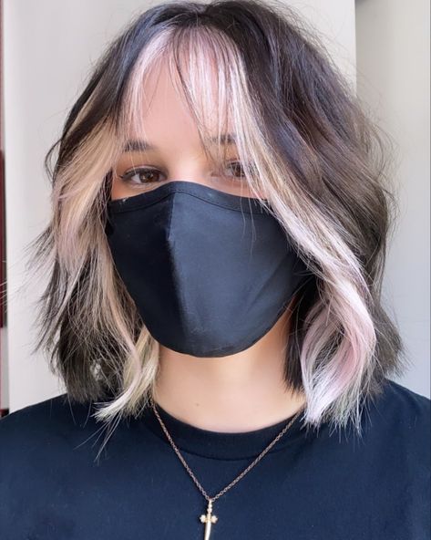 Hair Color Style For Short Hair, Short Hair Blonde Peekaboo, Short Brown Hair Blonde Front Pieces, Short Layered Bob Balayage, Cute Haircuts And Color, Bob With Bangs Money Piece, Color Around The Face, Blonde Money Piece Hair Brunette Short, Money Piece Hair With Peekaboo