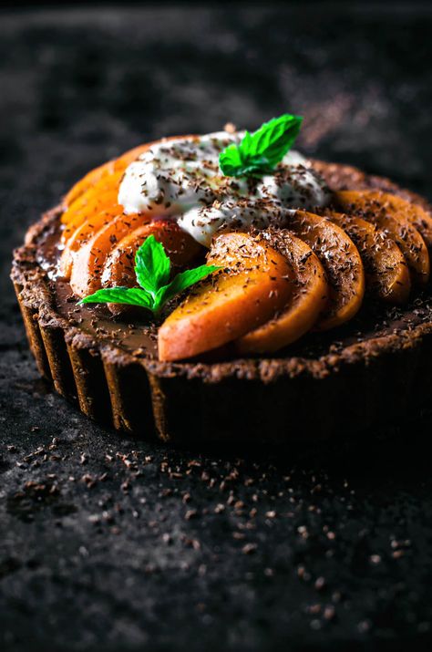 These easy vegan chocolate tarts are made with a gluten free oat and almond base and topped with sweet, summery apricots for a beautiful & simple dessert. The easy press-in base and quick ganache filling makes for a low stress treat. #vegan #summer #chocolate #dairyfree #eggfree #tarts Apricot Tart, Chocolate Tarts, Vegan Chocolate Recipes, Healthy Chocolate Recipes, Vegan Pie, Healthy Summer Recipes, Raw Desserts, English Breakfast, Best Vegan Recipes