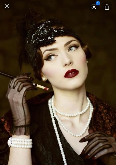 1920s Makeup look - Beauty Insider Community 1920s Makeup Look, Sanggul Cepol, Gatsby Makeup, Flapper Makeup, 20s Makeup, Maquillage Goth, Fete Emo, 1920s Makeup, Idda Van Munster