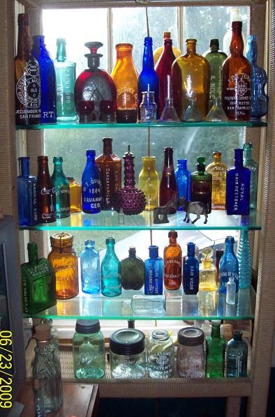 Antique Bottles, Glass, Jars Forum Antique Bottle Storage, Bohemian Kitchens, Vintage Bottles Decor, Vintage Toy Display, Vintage Medicine Bottle, Antique Medicine Bottles, Vintage Glass Bottles, Vintage Booth, Jar Collection