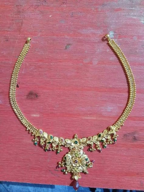 Gold Small Necklace, Gold Necklace Set Design, Diamond Necklace Set Simple, Diamond Necklace Set Indian, Necklace Set Simple, Necklace Designs Gold, Necklace Set Diamond, Small Gold Necklace, Indian Gold Necklace Designs