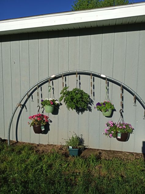 Trampoline Plant Hanger, Trampoline Ring Ideas, Old Trampoline Frame Ideas Garden, Repurpose Trampoline Springs, Trampoline Springs Repurposed Diy Crafts, Repurposed Trampoline Springs, Recycle Trampoline Ideas, Trampoline Springs Repurposed, Repurposed Trampoline Ideas