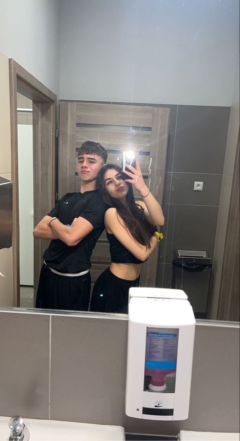 Mirror Pics Couple Ideas, Mirror Pics With Bf, Cute Couple Pics Selfie, Couple Poses Mirror, Best Friend Selfies, Fake Boyfriend Photos, Fake Bf Pics, Ft Pictures, Mirror Pics With Boyfriend