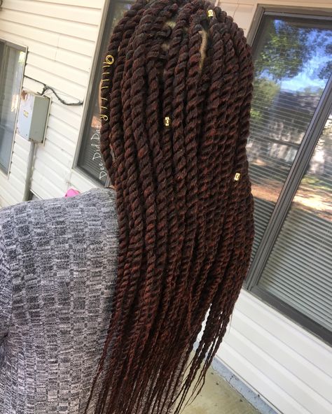 medium marley twists . Protective styles by @dee.did.dat on instagram ! Marley Twists Long, Medium Marley Twists, African Box Braids, Twists Protective Styles, Single Plaits, Marley Twist Hairstyles, Jumbo Twists, Vacation Hair, Marley Twist