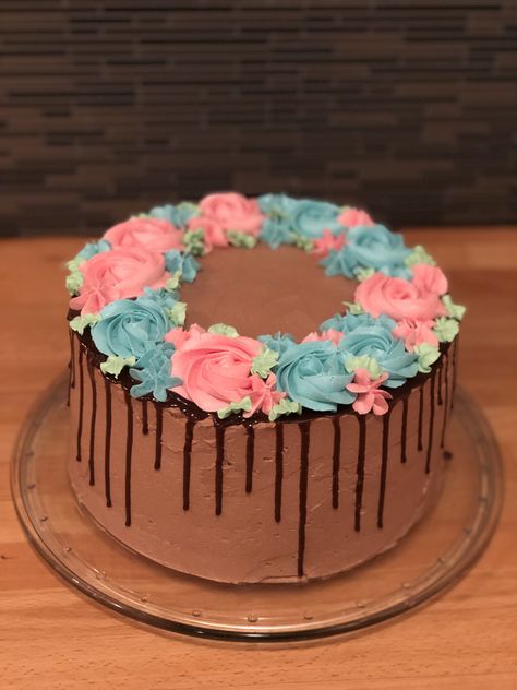 Gender reveal cake #genderreveal #chocolatecake #cake Gender Reveal Chocolate Cake, Chocolate Gender Reveal Cake, Gender Revel Cake, Baby Reveal Cakes, Cakes Decorating, Gender Reveal Cake, Gender Reveals, Chocolate Icing, Healthy Baby