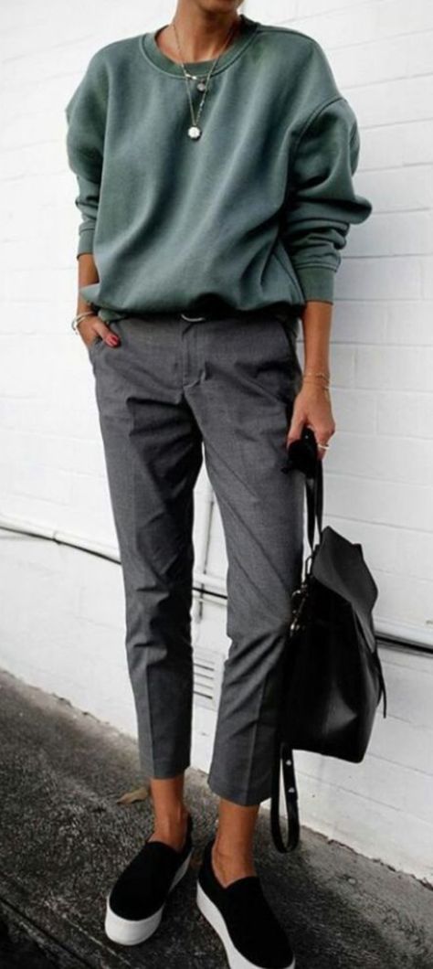 Black Dress Pants Outfits, Fall Trousers, Cozy Spring Outfits, Sweatshirt Dress Outfit, Style Tomboy, Dress Pants Outfits, Spring Work Outfits, Tomboy Outfits, Virtual Fashion