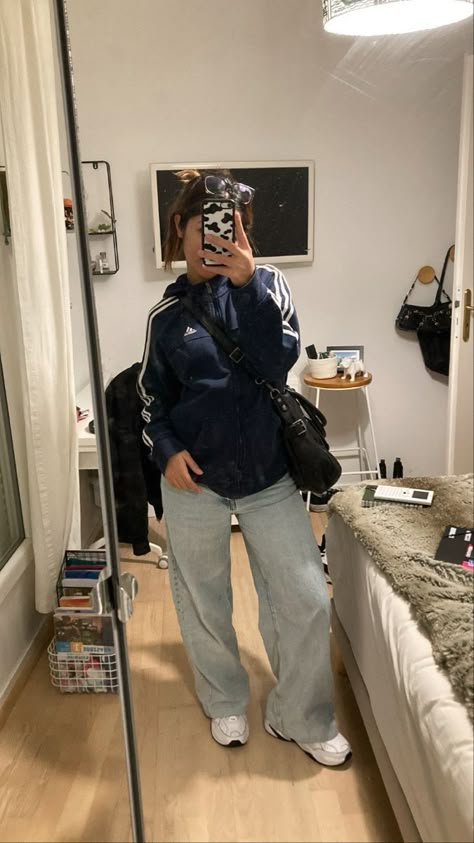 Medium Jeans Outfit, Sneakers 90s, 90s Aesthetics, Nyc Fits, Oversized Hoodies, Winter Fashion Outfits Casual, Streetwear Casual, Causual Outfits, Stockholm Fashion