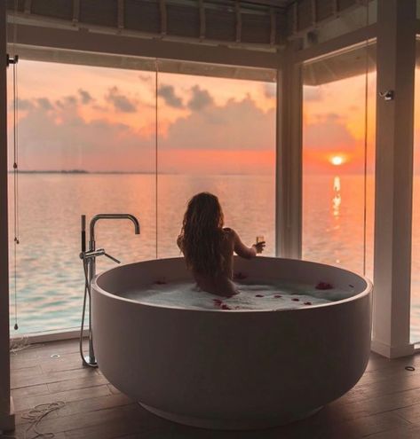 Bath Aesthetic, Visit Maldives, Elba, Luxury Life, Luxury Villa, Travel Aesthetic, Maldives, Luxury Lifestyle, Dream Life