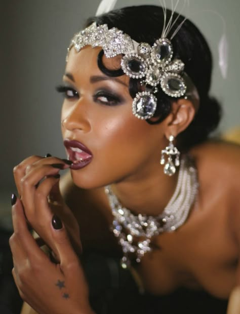 60's 1920 Black Women Fashion, 1920s Makeup Gatsby Black Women, 20s Fashion Black Women, Harlem Nights Makeup Black Women, Roaring 20s Makeup Black Women, Great Gatsby Makeup And Hair Black Women, 1920s Hair Black Women Roaring 20s, 20s Hairstyles Black Women, 1950s Makeup Black Women