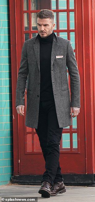 David Beckham Outfit, Old Money Summer Outfits Men, David Beckham Style Outfits, Old Money Summer Outfits, Old Money Summer, David Beckham Style, Old Man Fashion, Grey Overcoat, Smart Casual Menswear