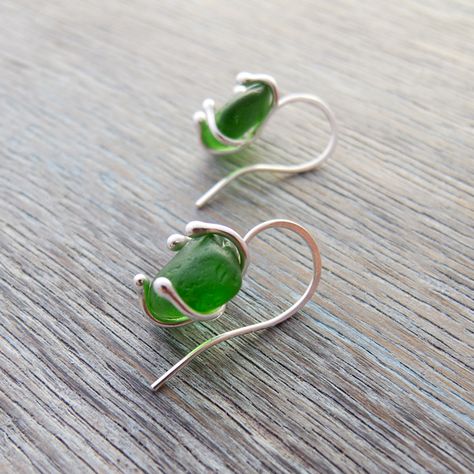 Glass Soldering, Sea Glass Ring, Bijoux Fil Aluminium, Glass Drop Earrings, Soldering Jewelry, Beachglass Jewelry, Sea Glass Earrings, Jewelry Techniques, Green Sea