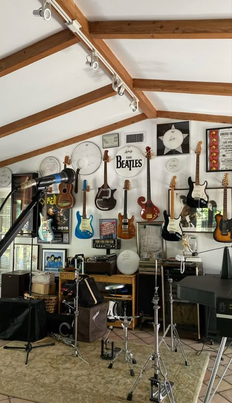 Band Room Ideas, Music Room Design, House Of Gold, Home Music Rooms, Music House, Music Studio Room, Home Studio Music, Studio Room, Dreamy Room