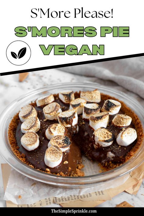 This gooey and chocolaty Vegan S'mores Pie will give you campfire vibes at home! Layers of Graham cracker crust, chocolate pudding, and roasted Marshmallows form a beautiful summer dessert for home. This sweet pie is a way to bring this outdoor snack into the comfort of your own oven. Smores Pie Recipe, Gf Graham Crackers, Vegan Smores, Smores Pie, Homemade Chocolate Pudding, Vegan Marshmallows, Easy Pie Recipes, Best Vegan Recipes, Sweet Pie