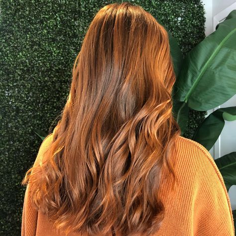 💫 Spiced • Ginger 💫 I love me a good ginger. She has a naturally warm base so i just had copper accents to play up the warmth. I paint… | Instagram Copper Formula, I Love Me, Copper Accents, Fall Hair, Love Me, Gibson, To Play, Ginger, Wigs