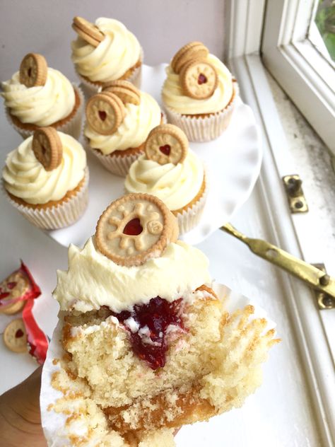 Cupcakes With Frosting, Sponge Cupcakes, Beautiful Cupcakes, Vanilla Sponge, Cupcakes Recipe, Raspberry Jam, Vanilla Buttercream, Strawberry Jam, Cupcake Muffins