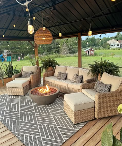 Patio Set Up, Farmhouse Patio, Outdoor Patio Designs, Cozy Patio, Patio Inspiration, Backyard Renovations, Porch Furniture, Small Deck, Diy Deck