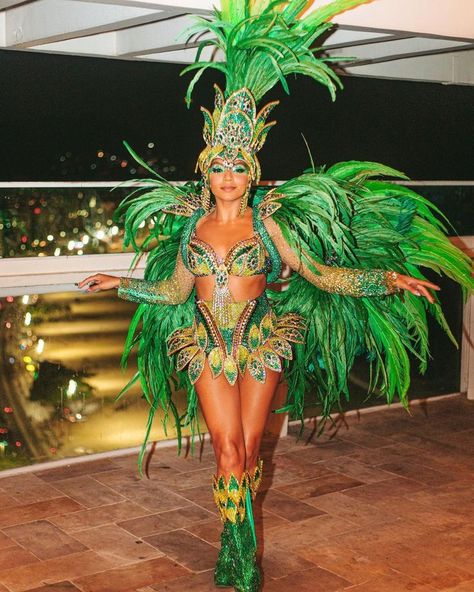 Brazil Festival Rio Carnival Outfit, Carnival Rio Outfit, Carnival Outfit Brazil, Brazil Festival Rio Carnival, Carnaval Outfit Brazil, Culture Textiles, Brazil Costume, Brazil Carnival Costume, Carnivale Costume