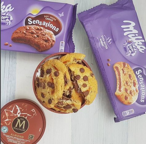 Milka Sensations Chocolate and Chocolate Chip Cookies Milka Chocolate, Chocolate Chip Cookies Recipe, S'mores, Cookies Recipes Chocolate Chip, Cookies Recipe, Marzipan, Cute Food, Chocolate Lovers, Chip Cookies