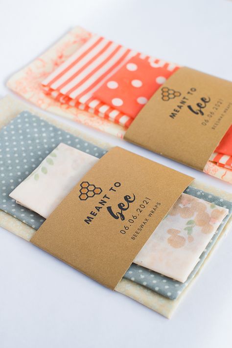 DIY Beeswax Wraps with Free Printable + Editable Favor Labels Wax Wraps Packaging, Beeswax Crafts Diy Gifts, Diy Beeswax Food Wrap, Beeswax Wraps Diy, Bees Wax Wrap Diy, Beeswax Paper, Beeswax Bag, Diy Beeswax Wrap, Bees Wax Wraps