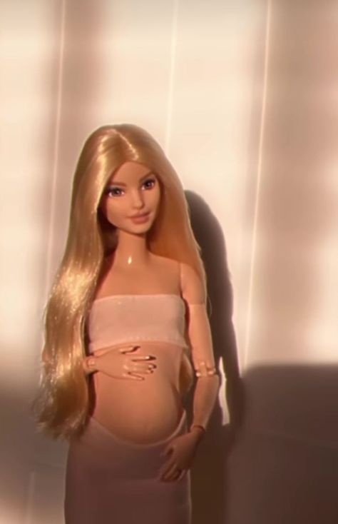 Barbie Asthetics, Barbie Dolls Pregnant, Pregnant Barbie, Barbie Happy Family, Chanel Oberlin, Barbies Pics, Custom Barbie, Barbie Doll Set, Barbie Fashionista Dolls