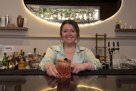 La bartender platicó con La-Lista de su profesión y la evolución que han tenido las mujeres tras las barras.