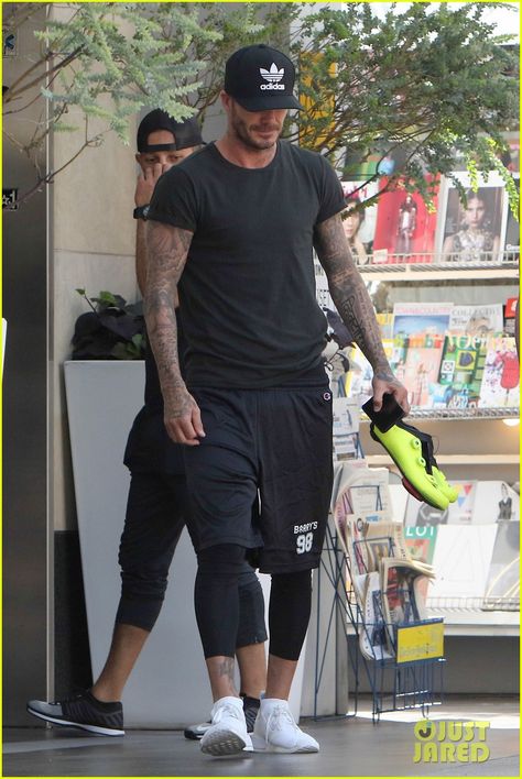 david beckham hits up sould cycle 07 David Beckham Style Outfits, Sporty Outfits Men, Training Outfit, David Beckham Style, Beckham Style, Mens Winter Fashion Outfits, Sports Fashion Men, Gym Wear Men, Gym Outfit Men