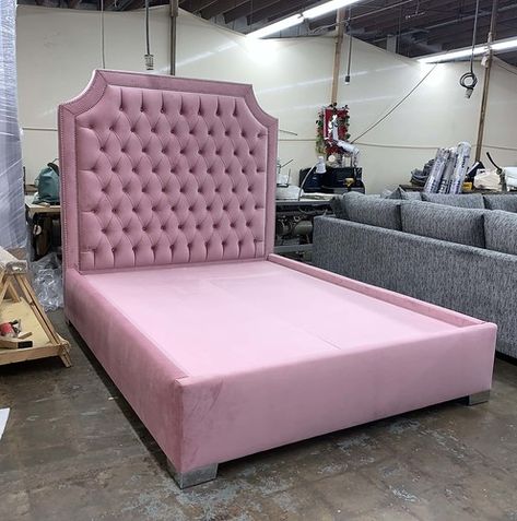 Pink Bed Design, Small Bedroom Bed, Luxury Headboard, Pink Bed, Bed Headboard Design, White Bedroom Decor, Corner Sofa Design, Bed Design Modern, Living Room Sofa Design