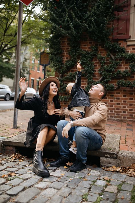 Old Building Family Photoshoot, Old Town Family Photoshoot, Family Street Style Photography, Family Pics Downtown, Family Pictures City Background, Downtown Family Photoshoot Outfits, City Vibe Family Photoshoot, Family Photo Shoot City, Brooklyn Family Photoshoot