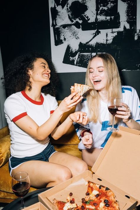 Two Young Women Having Fun · Free Stock Photo Friends Eating Pizza, Friends Eating, Font Simple, Food Film, Ways To Eat Healthy, Eating Pizza, Friends Food, Money Saving Meals, Weight Los