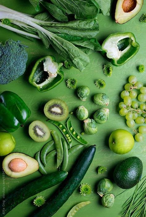 Vegetables Wallpaper, Green Fruits And Vegetables, Green Foods, Vegetables Photography, Light Green Background, Food Art Photography, Fruit Photography, Green Fruit, Liquid Fertilizer