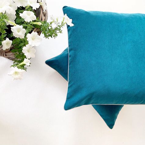 Creative Boutique NaturalDecor na Instagramie: „New rich velvet color for decorative pillow covers. This deep petrol - teal hue for a beautiful decor accent. 🦚 #velvetlove…” Cushion With Piping, White Drawer Pulls, Teal Velvet, Deep Turquoise, Wooden Bead Garland, Blue Pillow, Wood Bead Garland, Velvet Pillow, Natural Home Decor